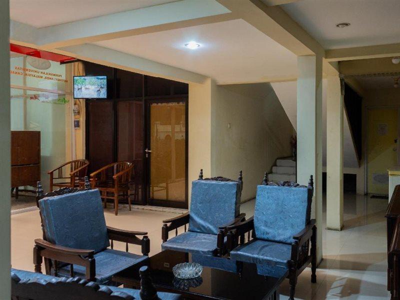 Audah Guesthouse Syariah Redpartner Jakarta Exterior photo