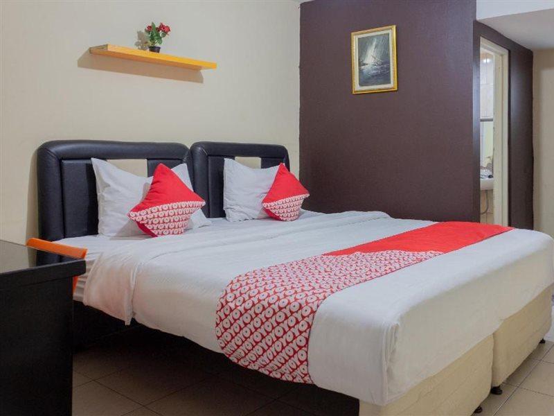Audah Guesthouse Syariah Redpartner Jakarta Exterior photo
