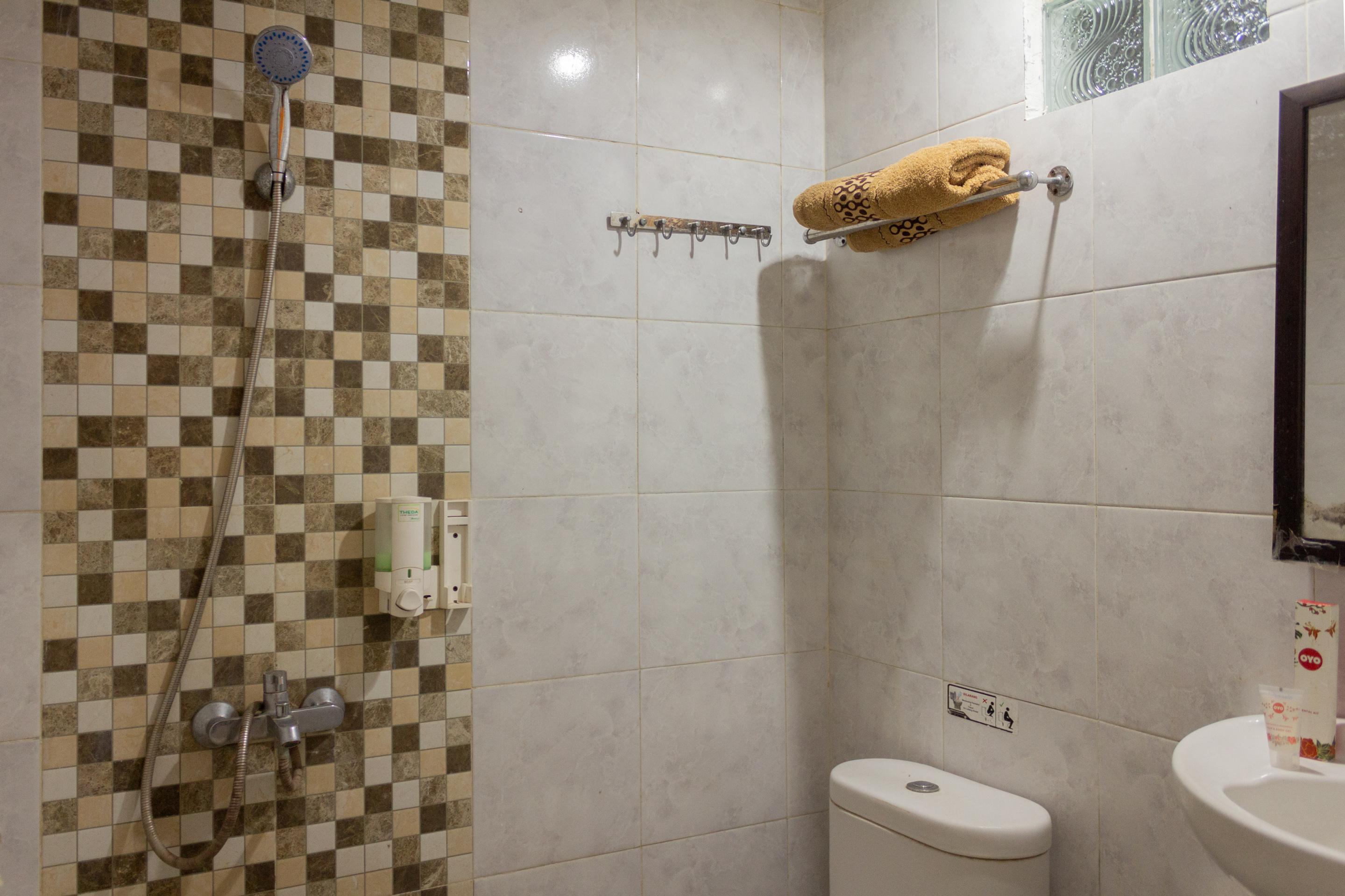 Audah Guesthouse Syariah Redpartner Jakarta Exterior photo